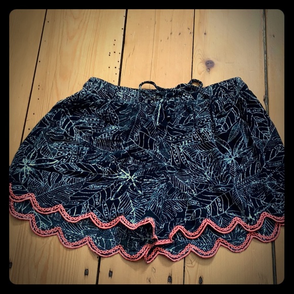 women’s flowy shorts - Picture 1 of 4